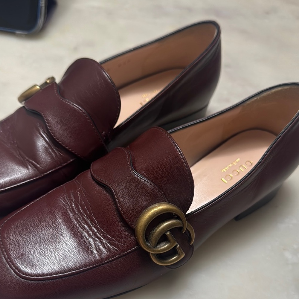 Gucci Brown and Gold Loafers with Elegant Design - Picture 3 of 5